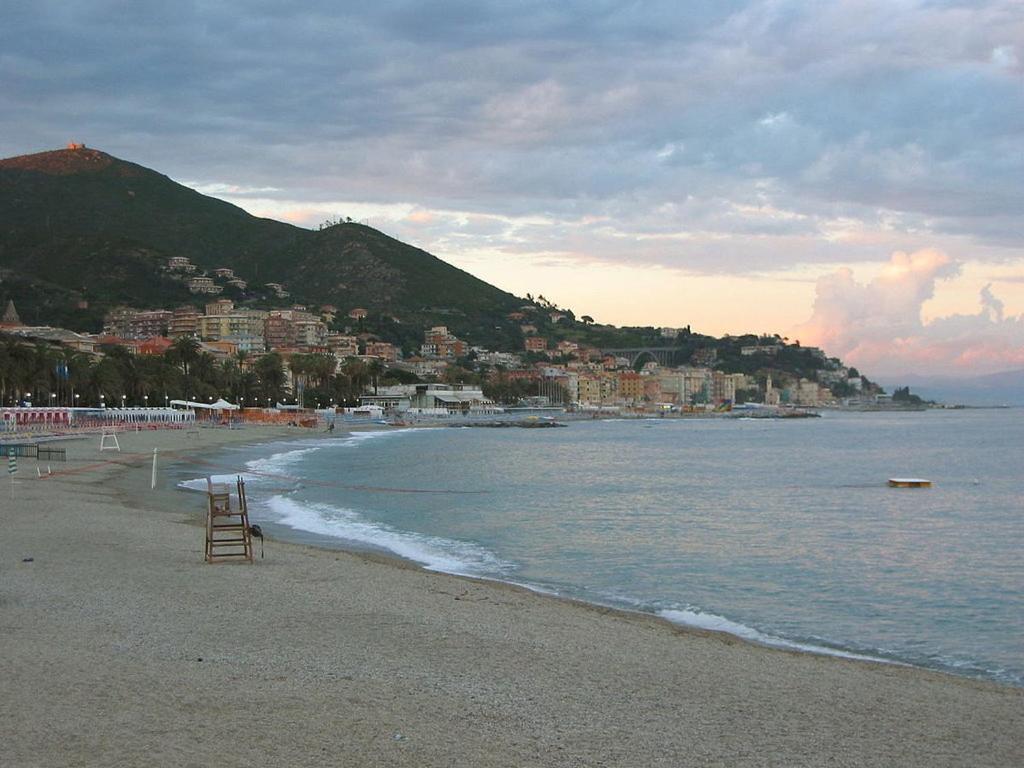 Quiete Ad Un Passo Dal Mare Apartman Albisola Superiore Kültér fotó